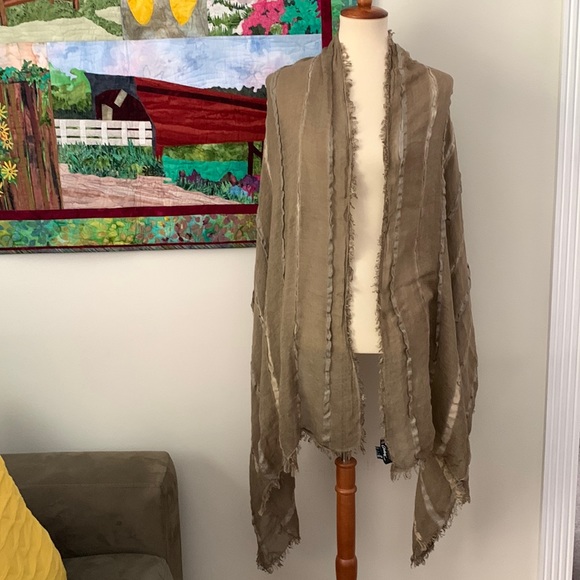 Beautiful Chelsey by Joseph scarf wrap in olive hues - Picture 3 of 11